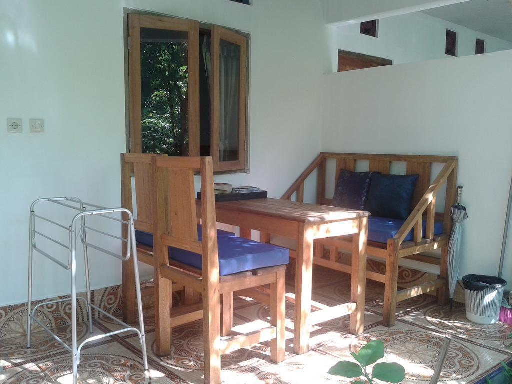 Putri Homestay Gili Meno Exterior foto